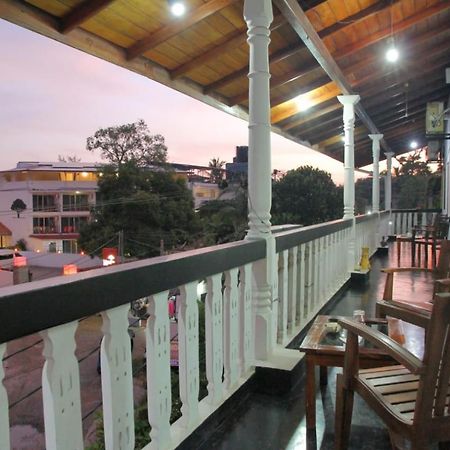 Sunny Mood Guest House Unawatuna Buitenkant foto