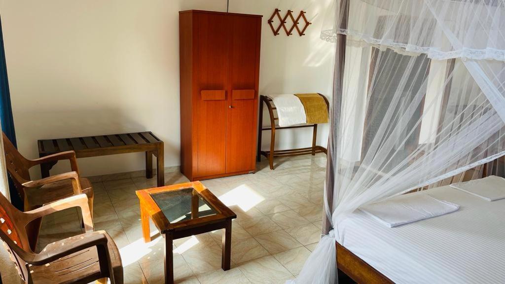 Sunny Mood Guest House Unawatuna Buitenkant foto