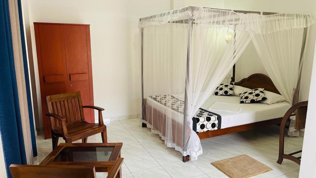 Sunny Mood Guest House Unawatuna Buitenkant foto