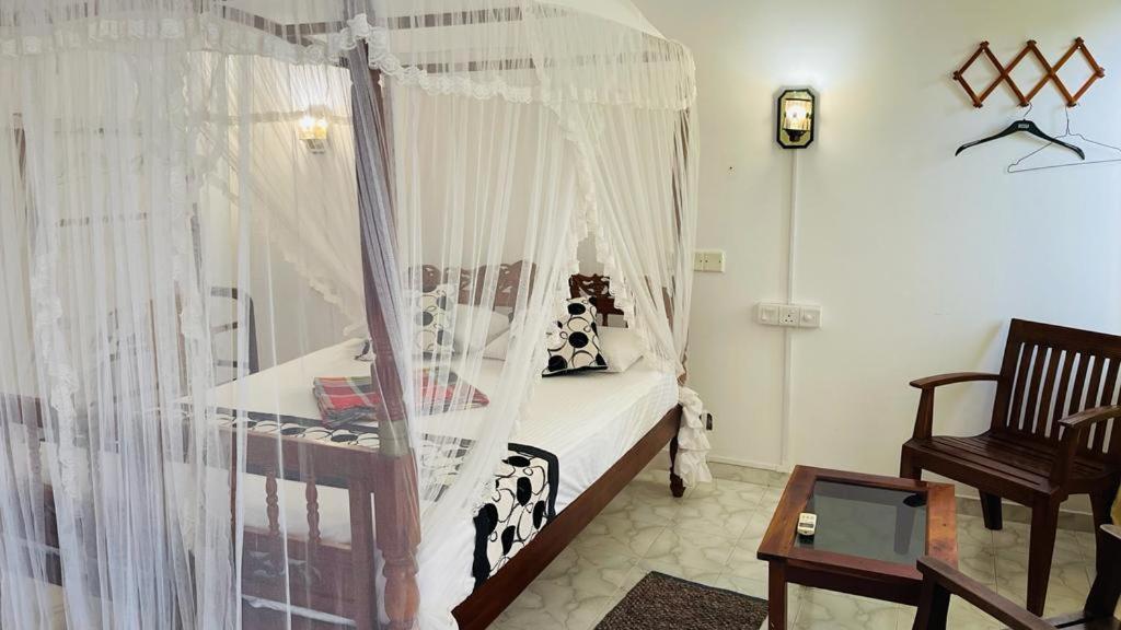 Sunny Mood Guest House Unawatuna Buitenkant foto