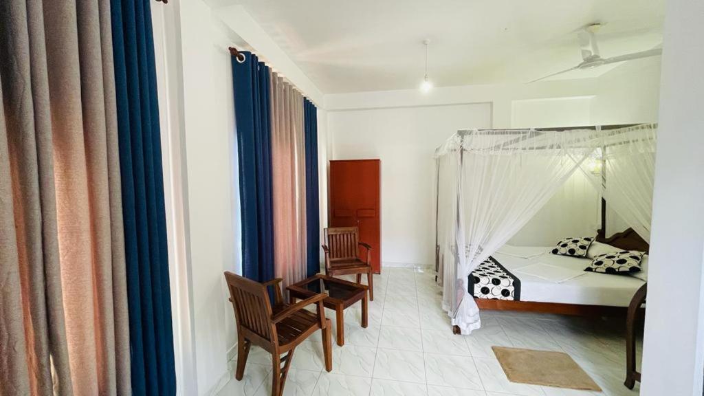 Sunny Mood Guest House Unawatuna Buitenkant foto