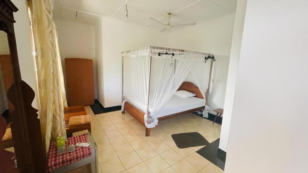 Sunny Mood Guest House Unawatuna Buitenkant foto