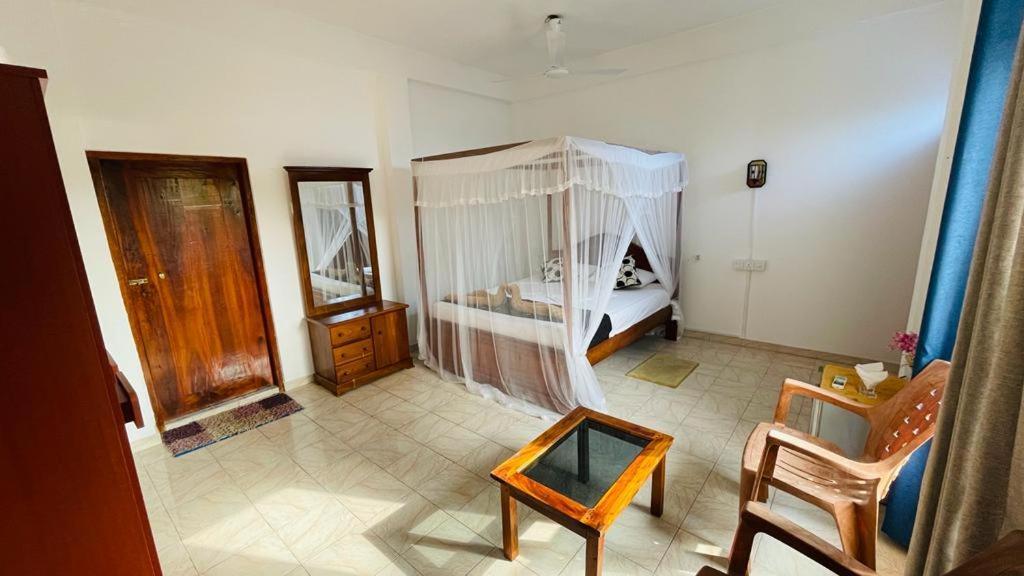 Sunny Mood Guest House Unawatuna Buitenkant foto