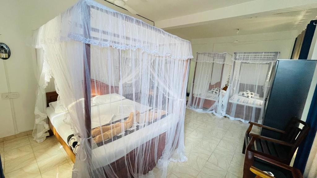 Sunny Mood Guest House Unawatuna Buitenkant foto